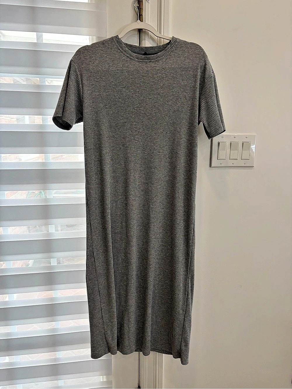 Dazy Ribbed Midi Dress in Gray Size Small Like New